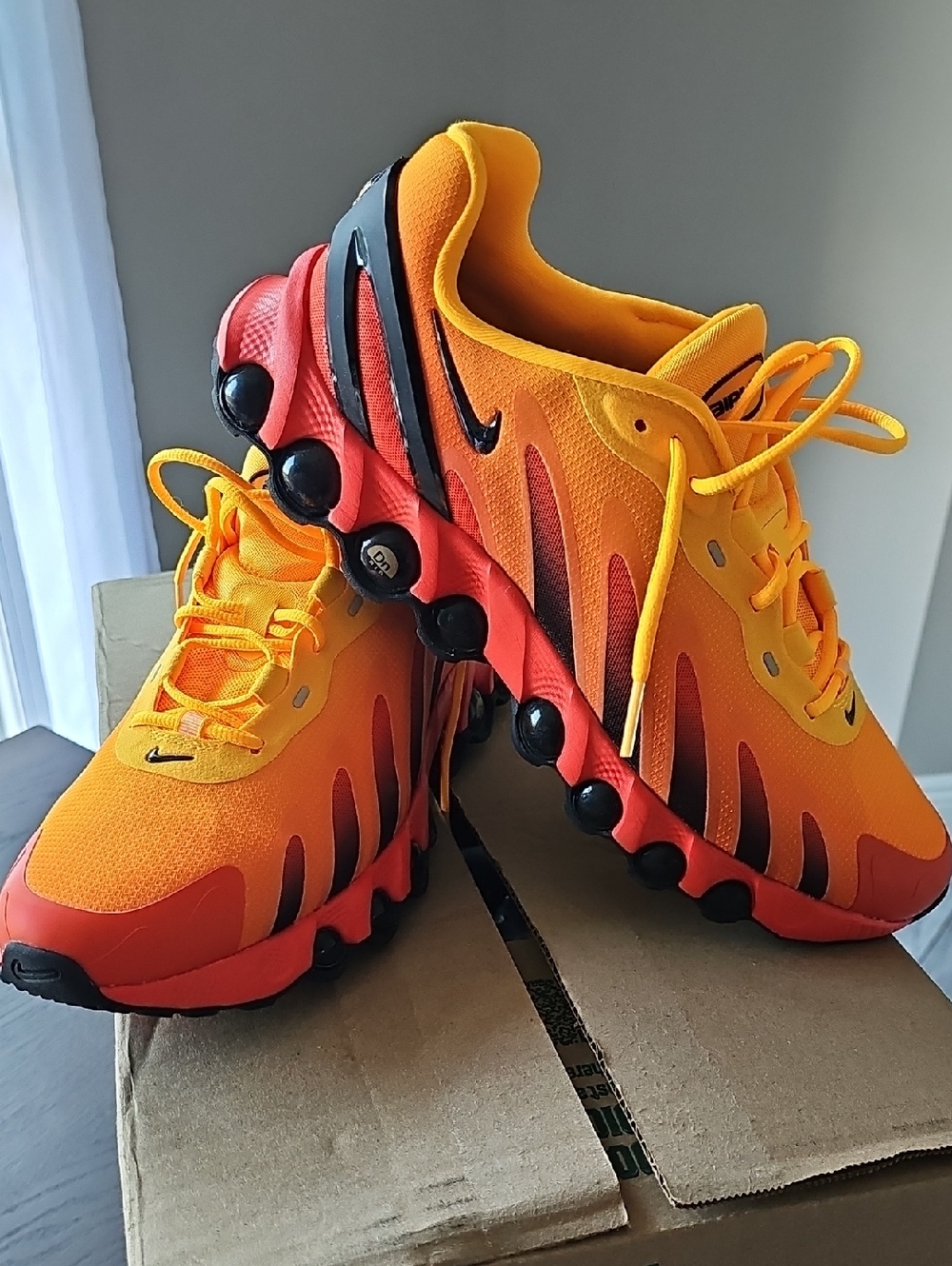 Mens Size 11.5, NIKE AIR MAX DN8